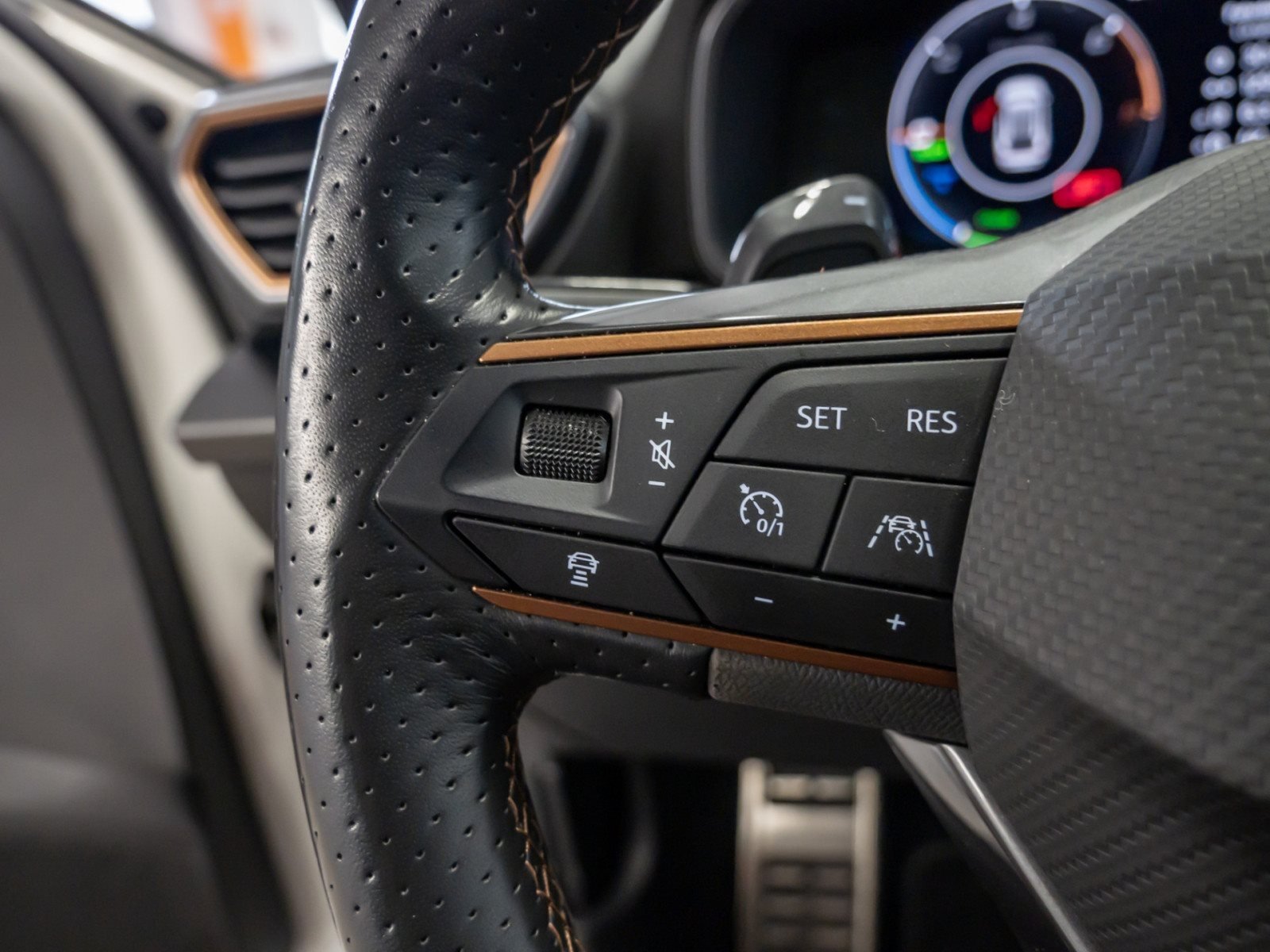 Leon Sportstourer e-HYBRID TSI DSG+ALU 18+RÜCKFAHRKAMERA+DCC+NAVI+LED+STAUASSITENT+FULL LI